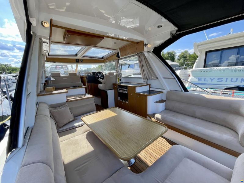 Saga 320 Sun Top