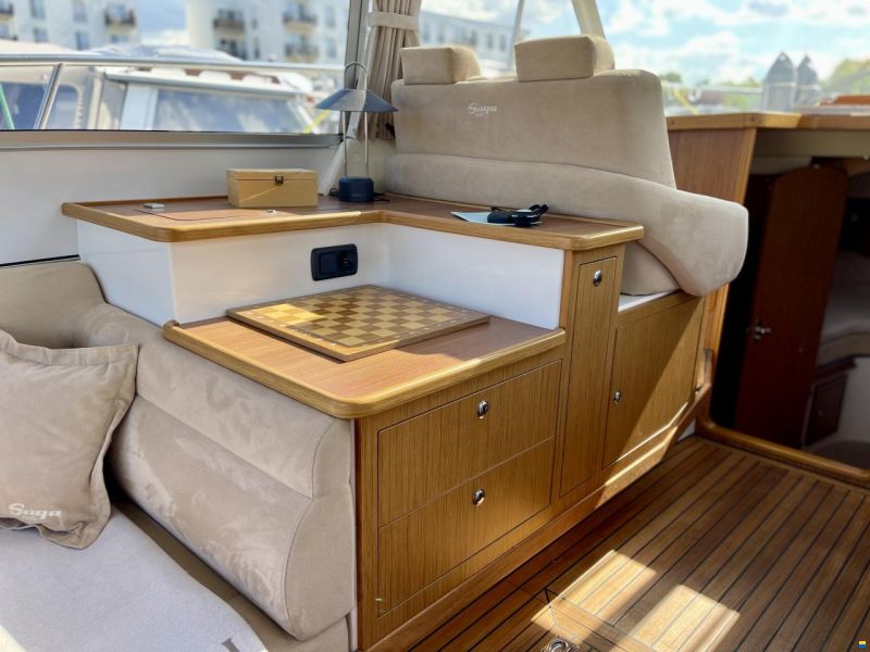 Saga 320 Sun Top