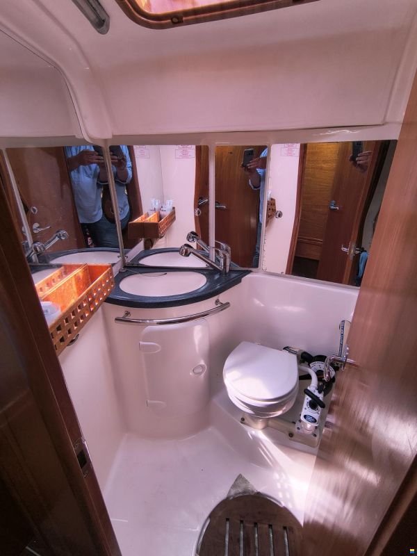 Bavaria 37C