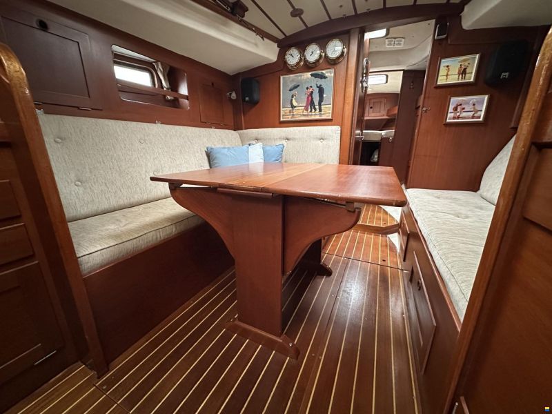 Hallberg-Rassy 352