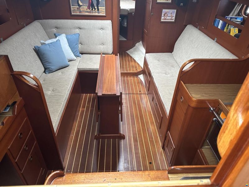 Hallberg-Rassy 352