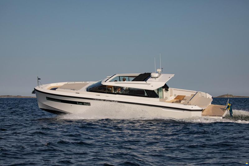 Delta Powerboats 48 coup&eacute;