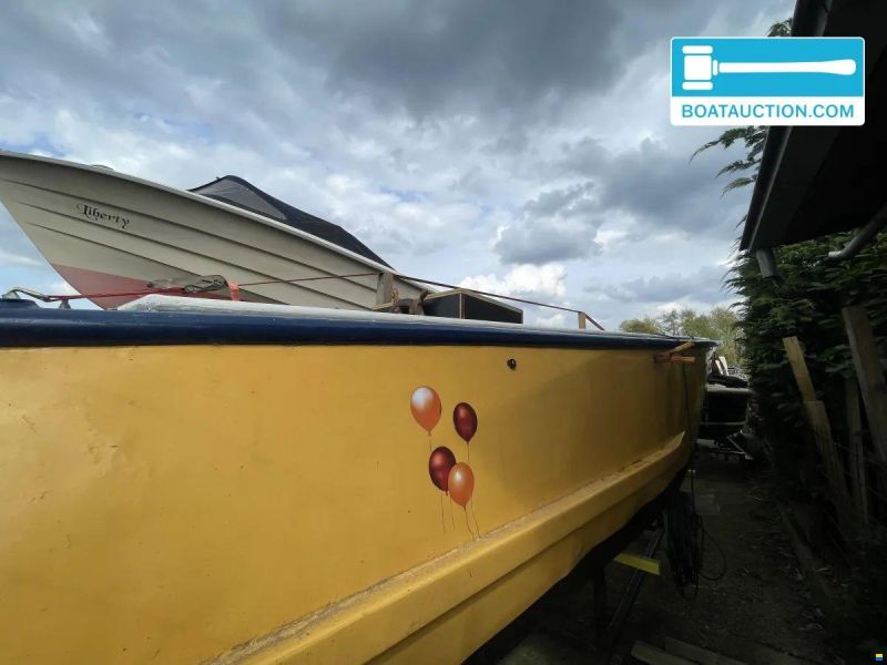 Motorboat 800