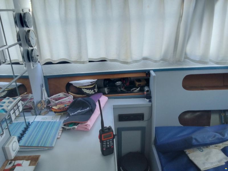 Bateau à cabine