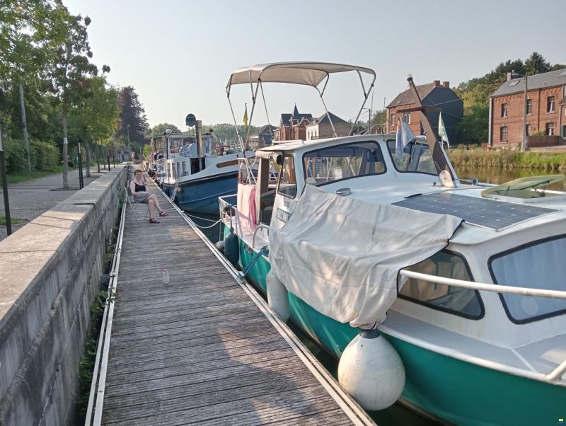 Bateau à cabine