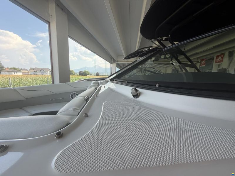 Regal LS2 Surf V8