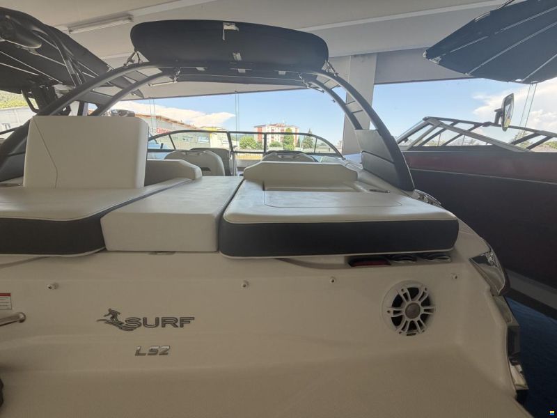 Regal LS2 Surf V8