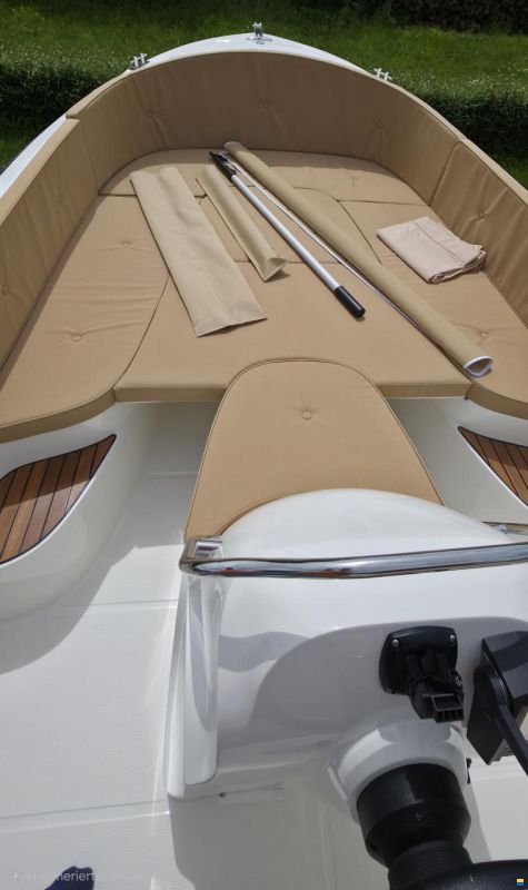 Oud Huijzer 570 Tender