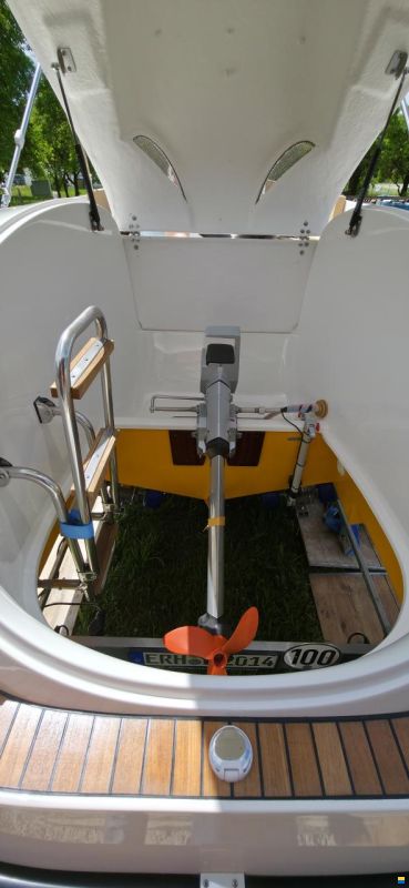 Oud Huijzer 570 Tender