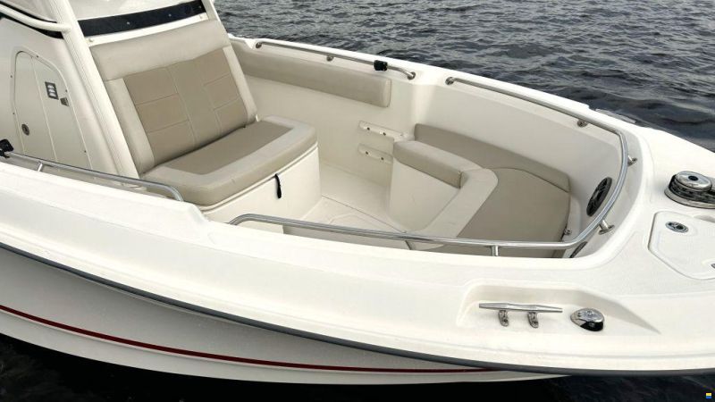 Boston Whaler 230 Outrage