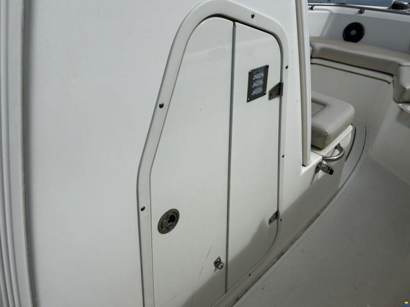 Boston Whaler 230 Outrage
