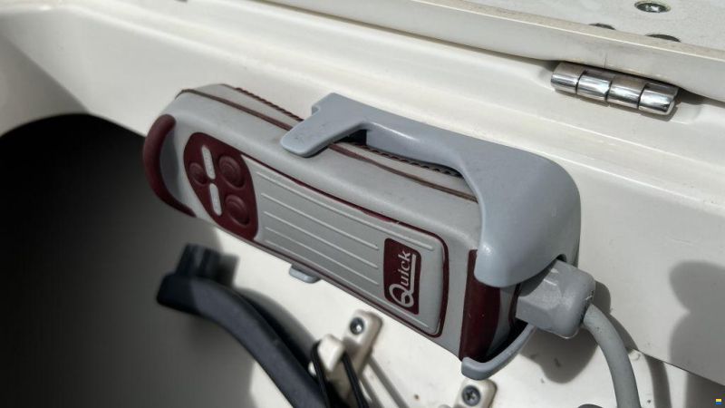 Boston Whaler 230 Outrage