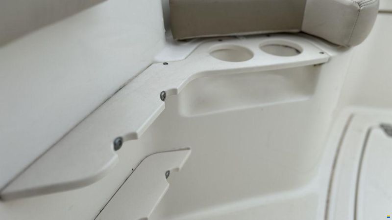 Boston Whaler 230 Outrage