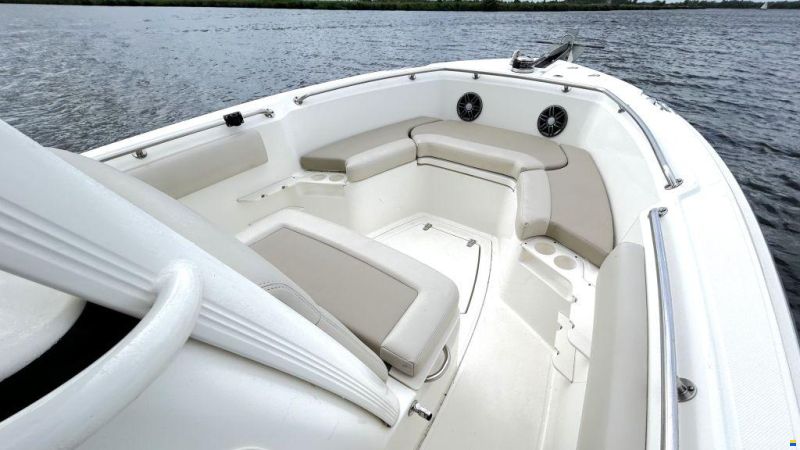 Boston Whaler 230 Outrage