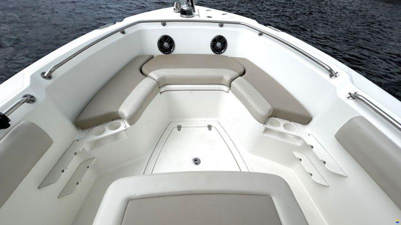 Boston Whaler 230 Outrage