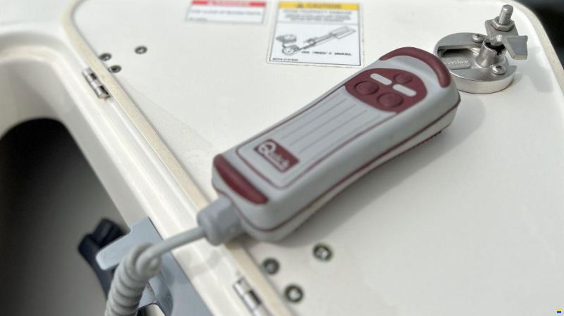 Boston Whaler 230 Outrage