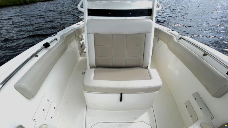 Boston Whaler 230 Outrage