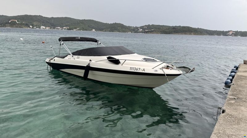 Monterey Montura 210 Cuddy