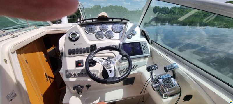 Sea Ray Sundancer 305