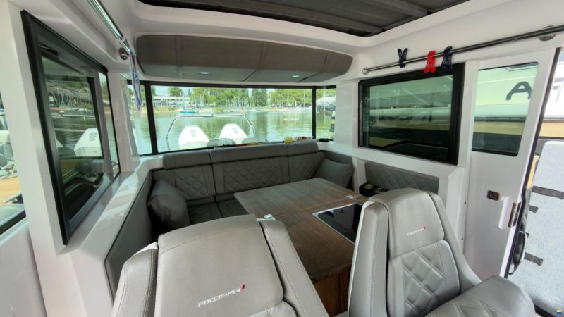 Axopar 37 XC Cross Cabin