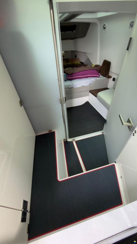 Axopar 37 XC Cross Cabin
