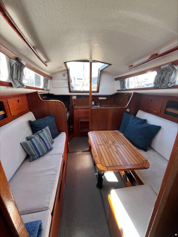 Hallberg-Rassy Mistress 32