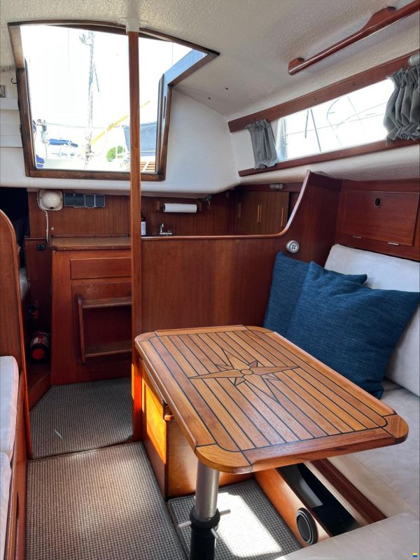 Hallberg-Rassy Mistress 32