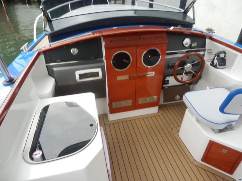 Alfastreet 23 Cabin