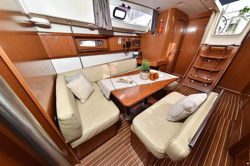 Beneteau Oceanis 43