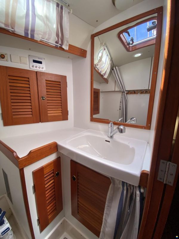 Hallberg-Rassy 42F MK II