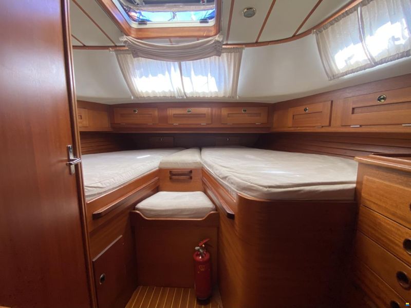 Hallberg-Rassy 42F MK II