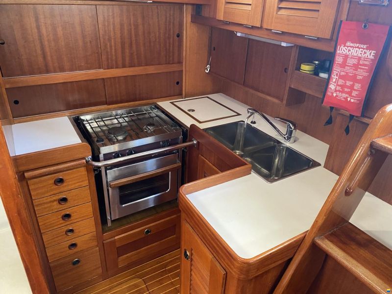 Hallberg-Rassy 42F MK II