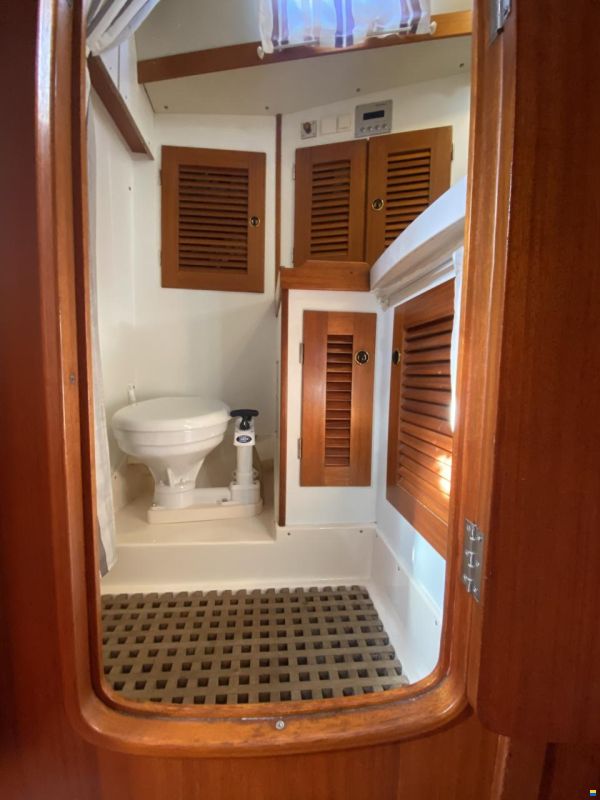 Hallberg-Rassy 42F MK II
