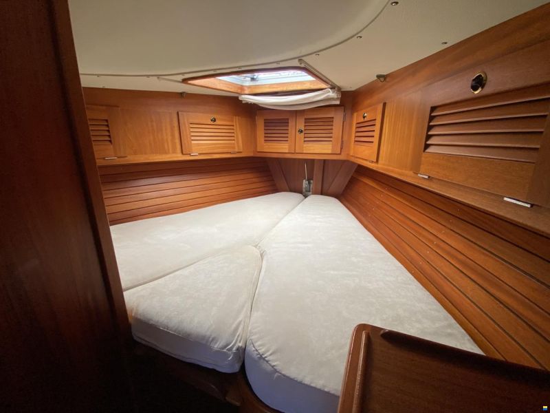 Hallberg-Rassy 42F MK II