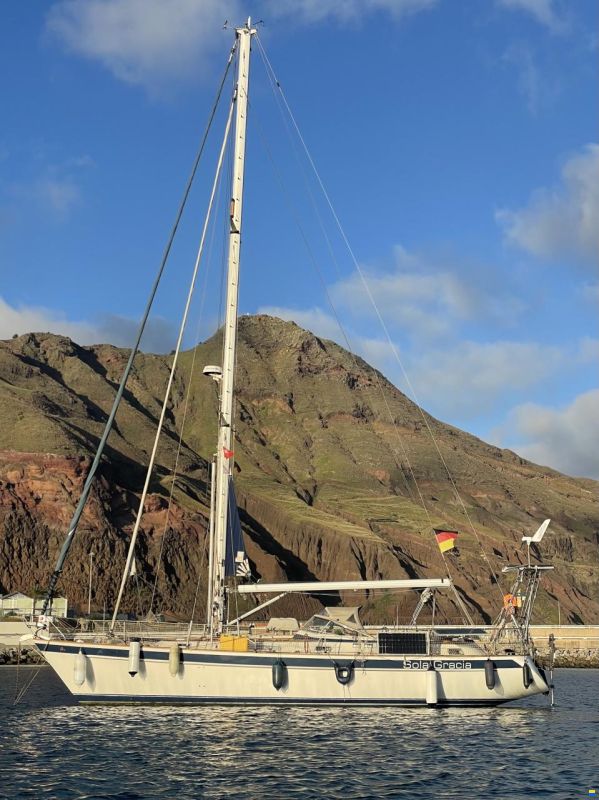 Hallberg-Rassy 42F MK II