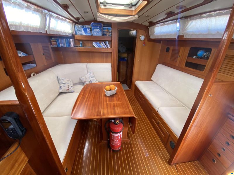 Hallberg-Rassy 42F MK II