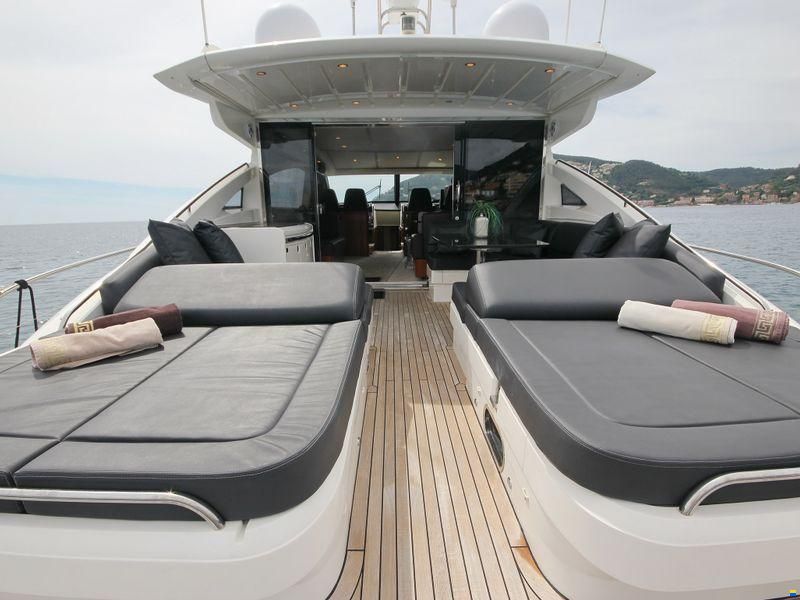 Princess Yachts International V70