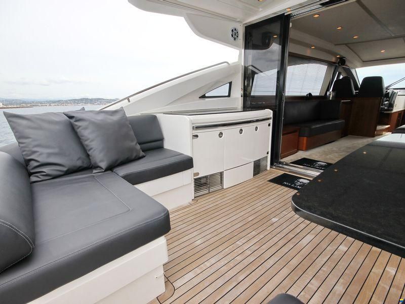 Princess Yachts International V70