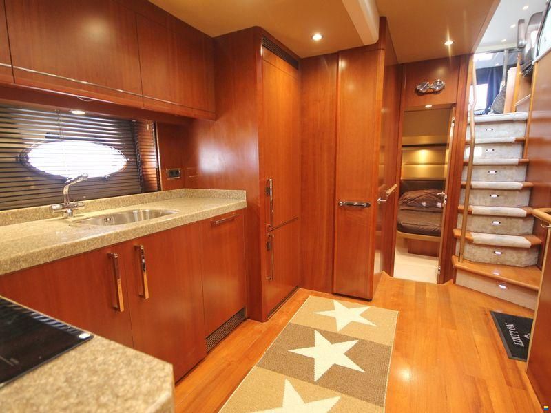 Princess Yachts International V70