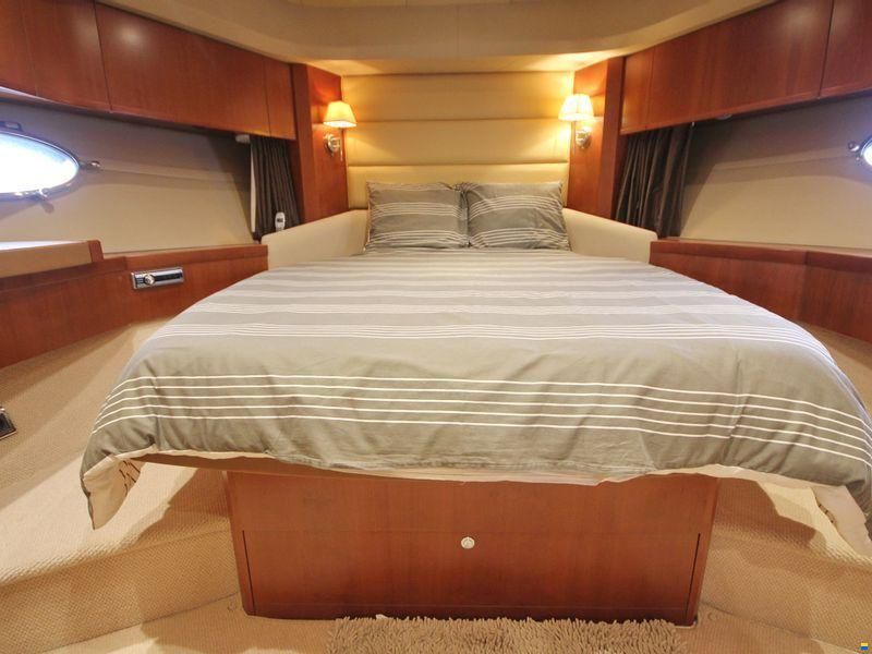 Princess Yachts International V70