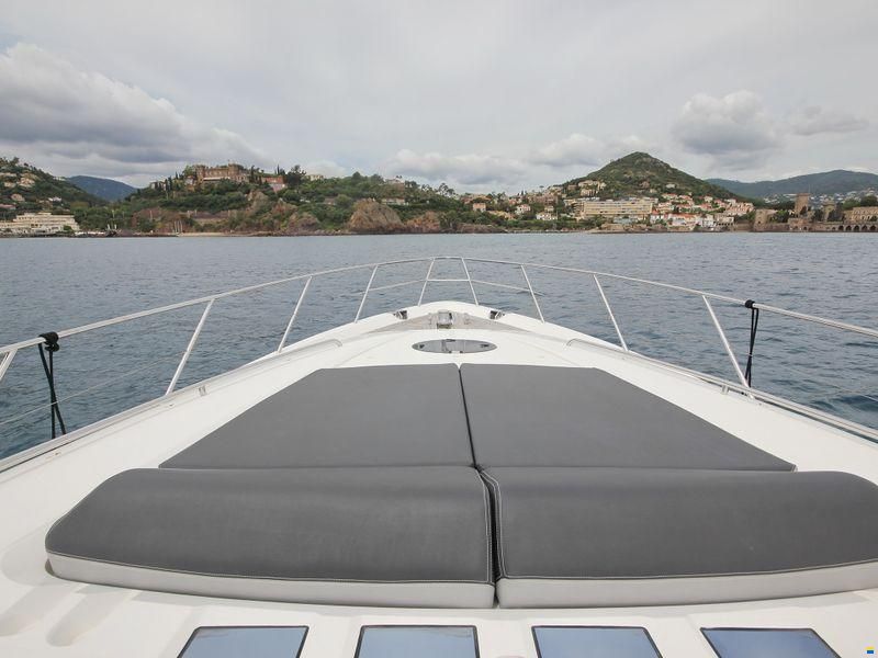 Princess Yachts International V70