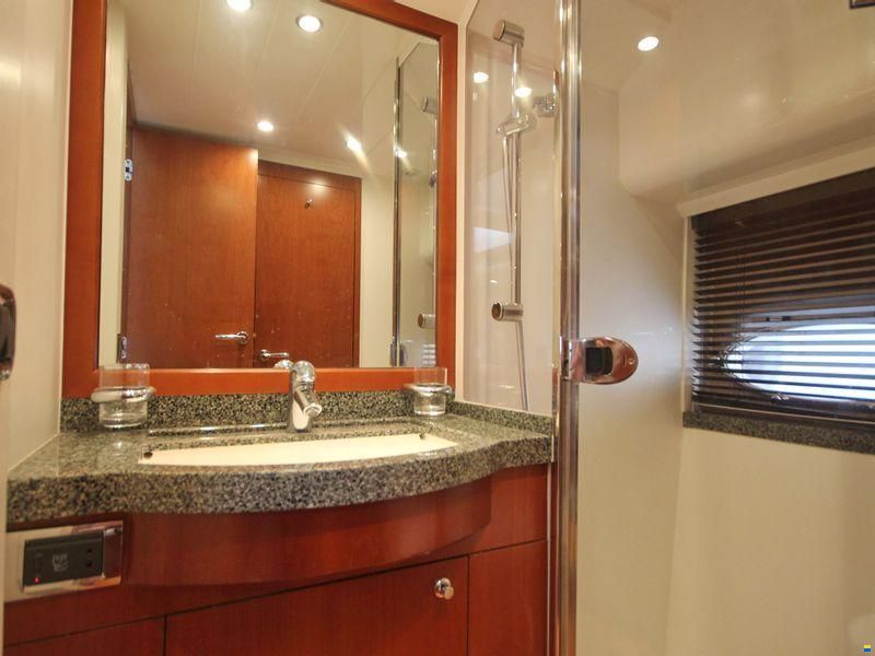 Princess Yachts International V70