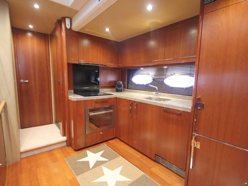 Princess Yachts International V70