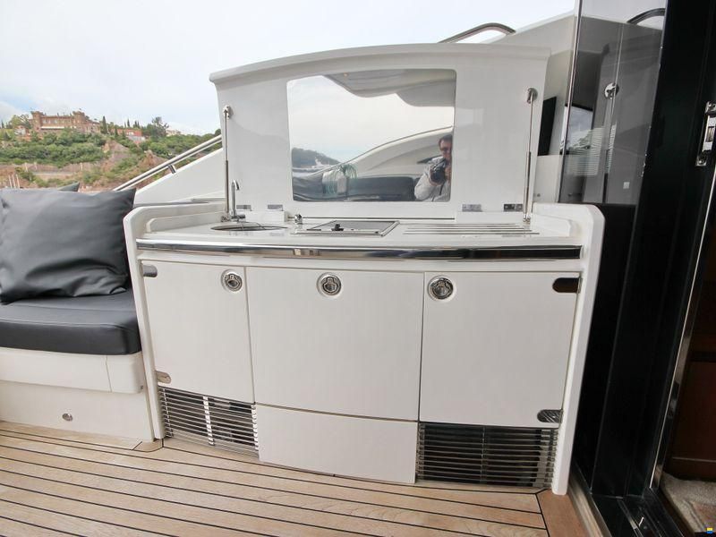 Princess Yachts International V70