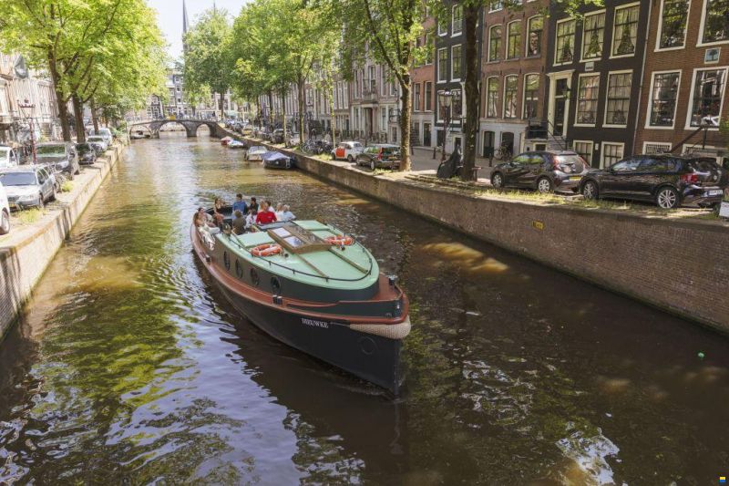 Alumax Open rondvaartboot 60 PAX.