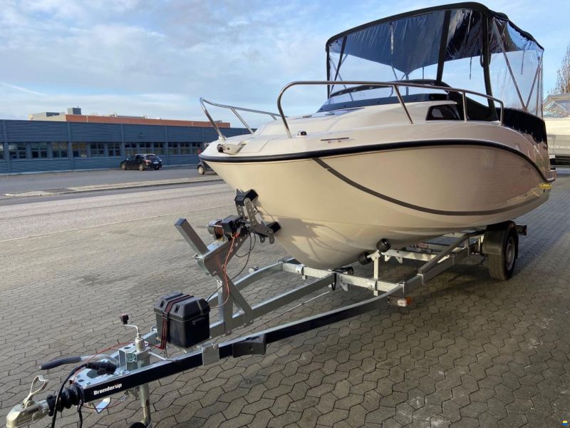 Quicksilver Activ 555 Cabin m/Mercury F115 hk og Bre