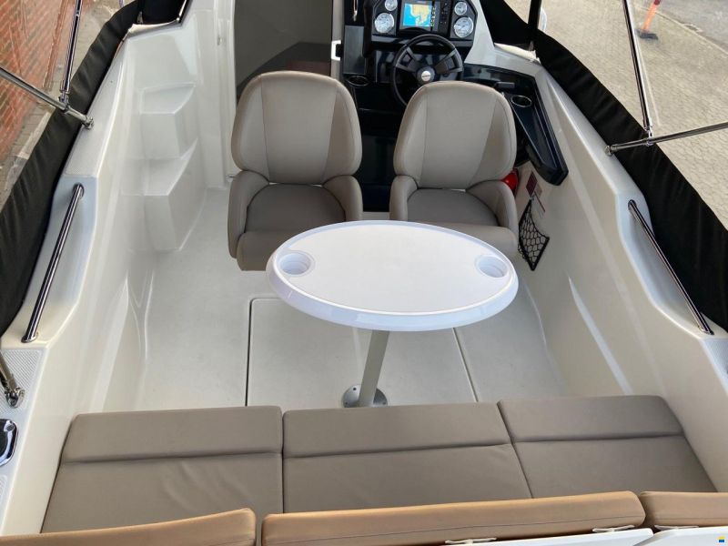 Quicksilver Activ 555 Cabin m/Mercury F115 hk og Bre