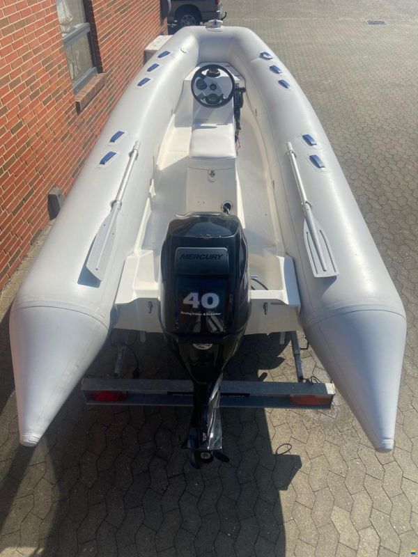 Grand S470 rib m/jockeypult m/Mercury F40 hk E