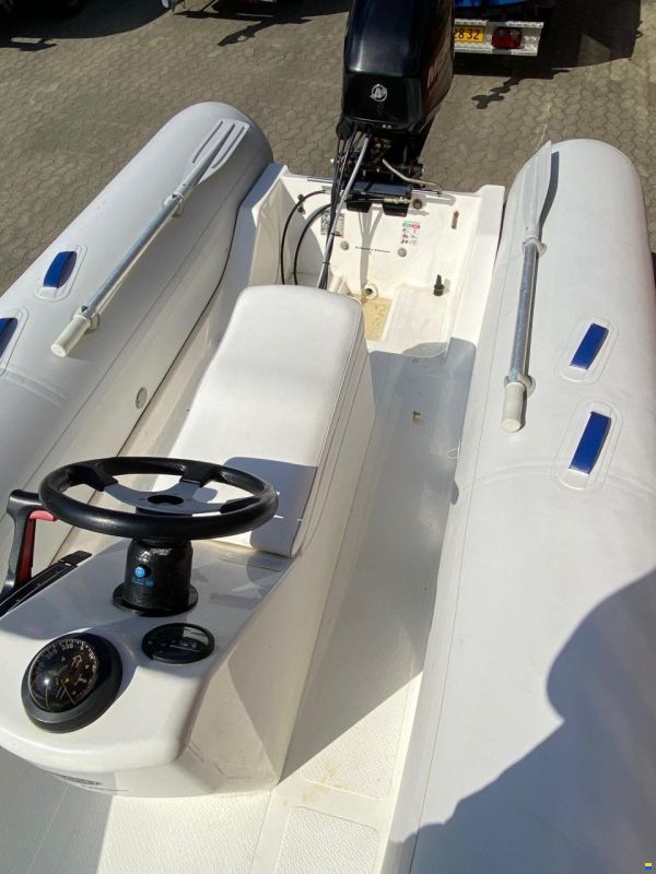 Grand S470 rib m/jockeypult m/Mercury F40 hk E