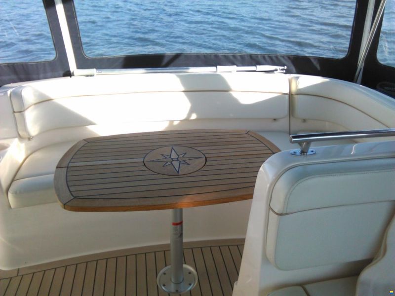 Rinker 320 Fiesta Vee